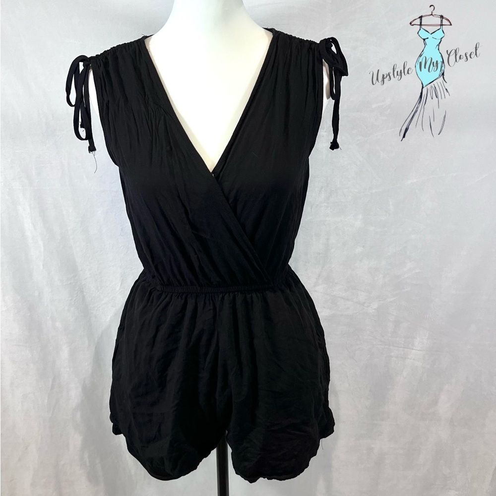 One Clothing black ruched tie sleeve vneck romper with pockets size small